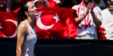 zeynep-sonmez-melbournede-zorlu-mucadeleden-geri-donus-yapti-4Wn6d88b.jpg